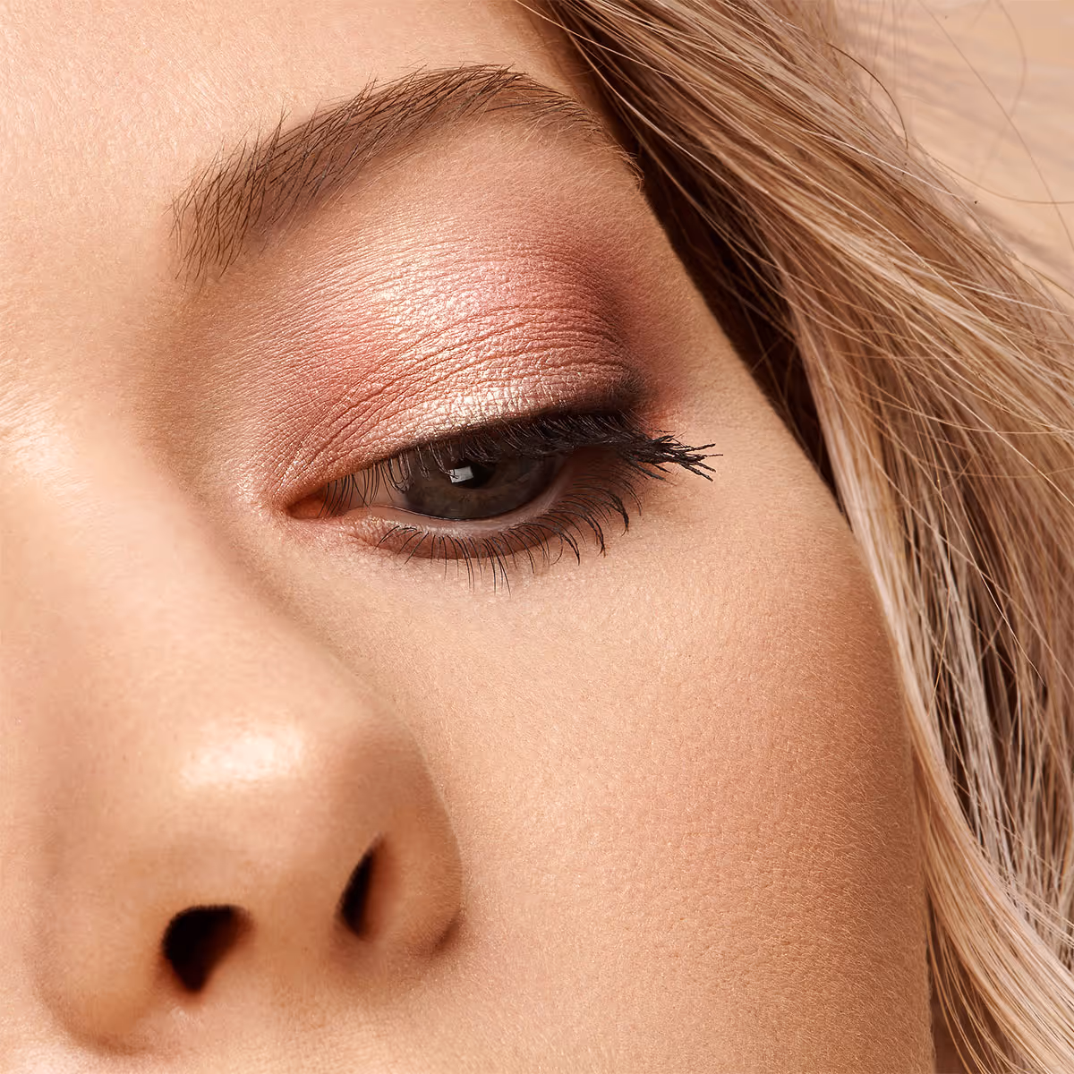 پالت سایه چشم هدی بیوتی نود لایت huda beauty