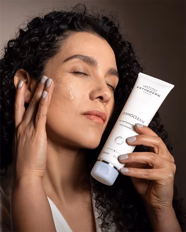 ژل شوینده صورت استادرم اسموکلین esthederm