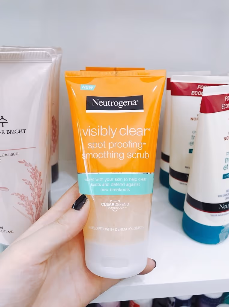 اسکراب صاف کننده و ضد لک نوتروژنا neutrogena