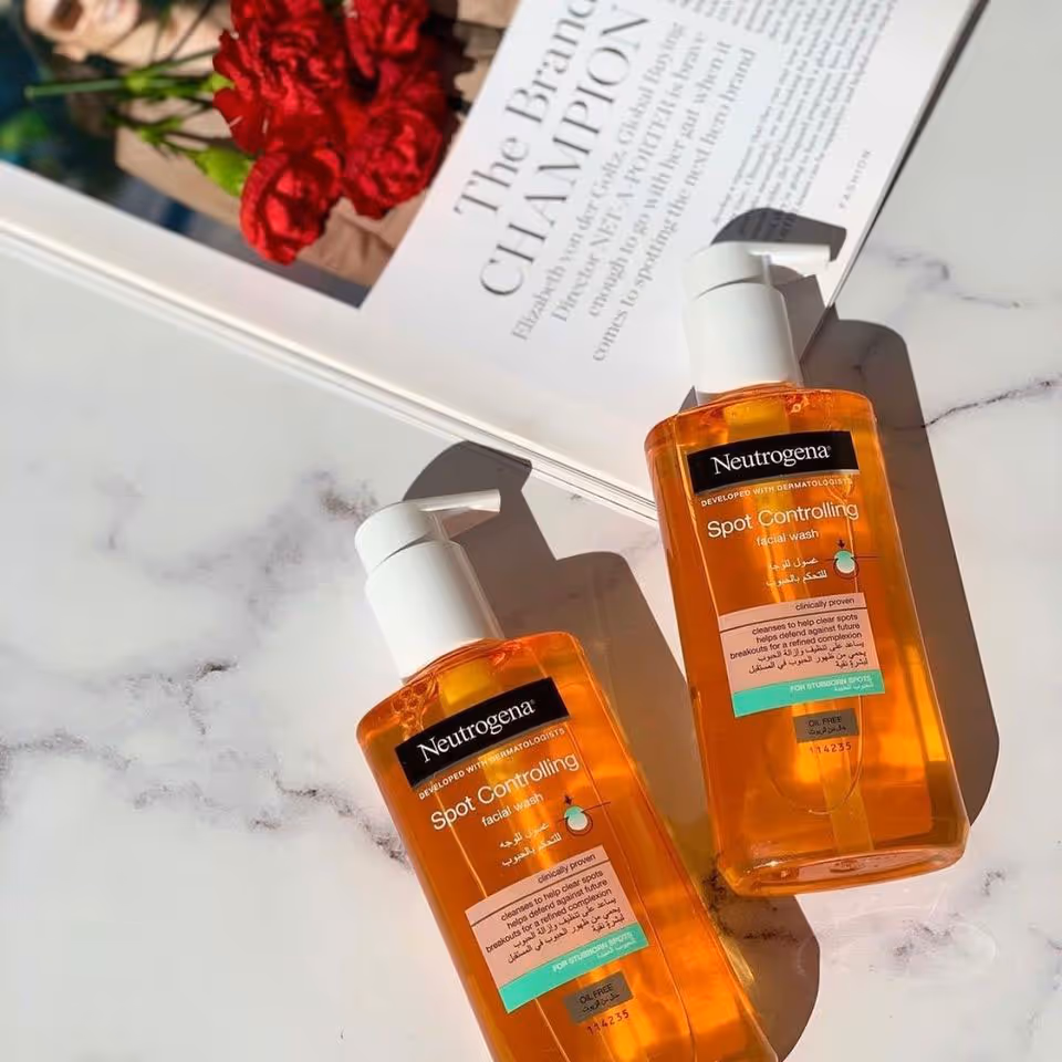 ژل پاک کننده و ضدجوش صورت نوتروژنا neutrogena