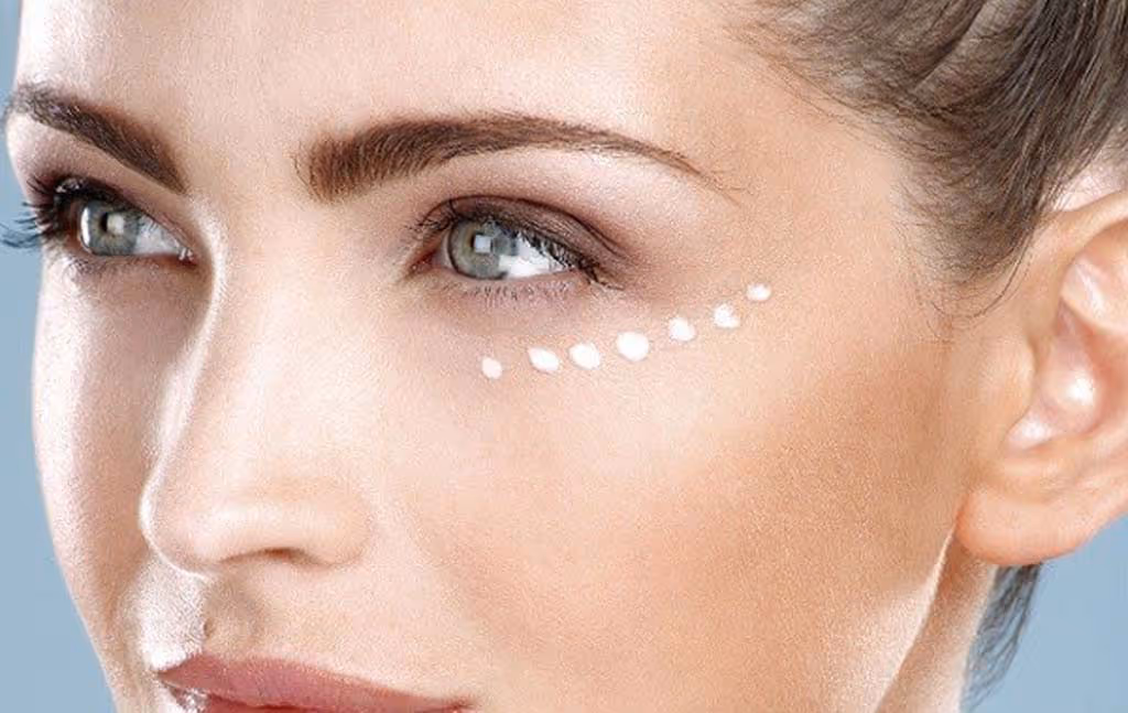 کرم آبرسان دور چشم نوتروژنا هیدرو بوست