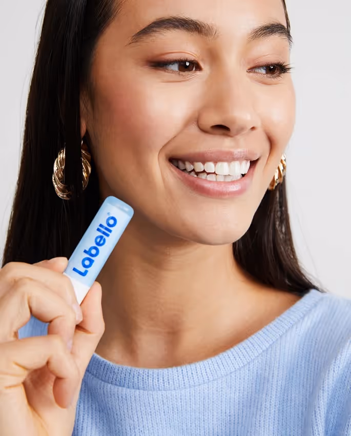 بالم مرطوب کننده لب لابلو labello hydro care