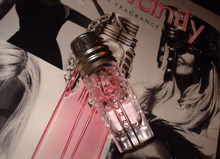 عطر زنانه تیری موگلر ومنیتی thierry mugler