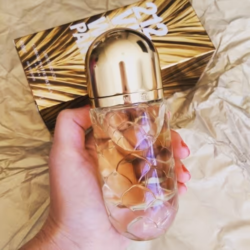 عطر کارولینا هررا 212 وی آی پی 212 vip wild