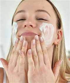 اسکراب صورت آلوئه ورای اولودرم Evoluderm Aloe Vera حجم 150 میلی لیتر
