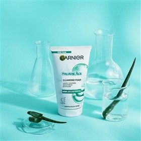 فوم شوینده صورت هیالورونیک و آلوئه ورای گارنیه Hyaluronic Aloe حجم 150 میلی لیتر