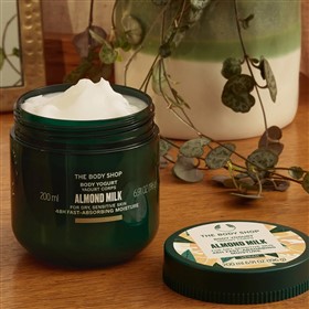 ماست بدن شیر بادام بادی شاپ Body Shop Almond Milk حجم 200 میلی لیتر