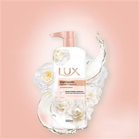 شامپو بدن روشن کننده لوکس رایحه گل کاملیا Lux Bright Camellia حجم 500 میلی لیتر