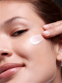 کرم ضدلک و روشن کننده روز ویتامین سی گارنیه Garnier Vitamin C Day حجم 50 میلی لیتر