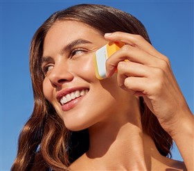 استیک ضدآفتاب ایزدین Isdin Invisible SPF50 Stick وزن 10 گرم