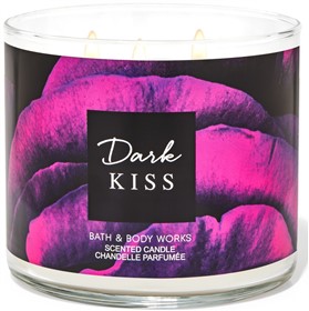 شمع معطر بث اند بادی ورکس دارک کیس Bath Body Dark Kiss وزن 411 گرم